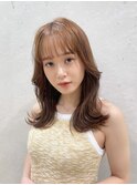 くびれミディアムヘア オレンジベージュカラー