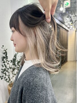 キラ 原宿(KILLA) イヤリングカラー_インナーカラー_こなれミディ_レイヤー_前髪