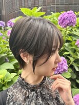 40代50代60代耳かけショート前髪なしハンサムショート白髪ぼかし