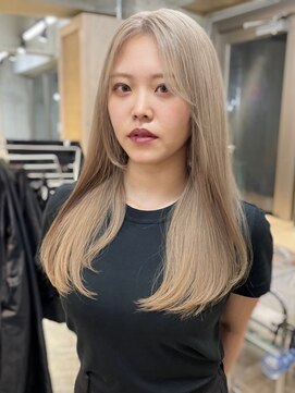 サンク 原宿 表参道(cinq) ミルクティーグレージュ顔まわりレイヤーワイドバングリタッチ