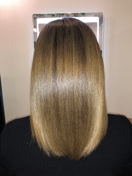 アールサロン アオヤマ(Rr SALON AOYAMA) プラチナミネコラ