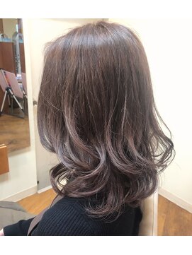 モ ディープ 泰夢(mo’Deep 泰夢) ピンクベージュミディ