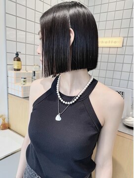 ホロ(hollo) 切りっぱなし_黒髪ボブ_タッセルボブ