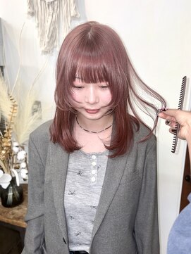 ピンクベージュ