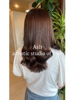 アッシュ アーティスティック スタジオ オブ ヘア(Ash artistic studio of hair)&nbsp;センター分けミディアム