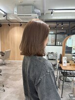 アヴェル 自由が丘(Avelle) 透明感グレージュ×毛先ワンカール外ハネミディ