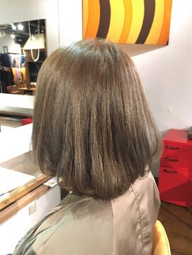 ピースリーヘア バイ カーサ(peathree.hair by CASA) ボブ×カーキ