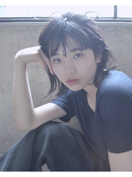 リュト(Lute) 程よく力の抜けた前下がり暗髪ボブ
