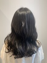 キー(KEY) 淡いベージュのインナーカラーロング