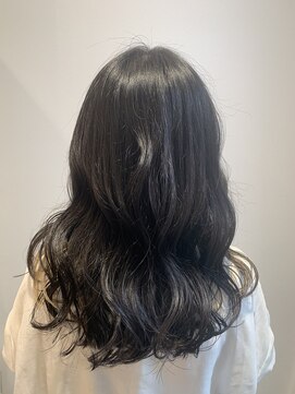 キー(KEY) 淡いベージュのインナーカラーロング