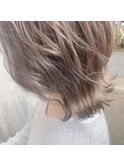 透けるグレージュ