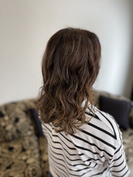 パッション 枚方樟葉店(Passion) 根元は白髪染、毛先にハイライト