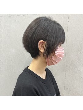 エヌ(N) 暗髪でも抜け感を すっきりショート