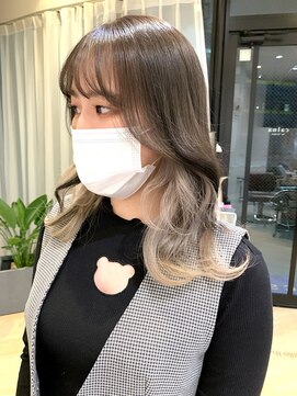 カルナ バイ エルモ(calna by ELMO) 【顔まわりカット＋インナーカラー】柔らかホワイトベージュ