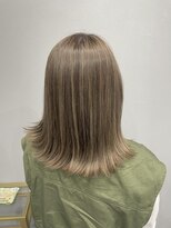 レイドバック(LAID BACK)&nbsp;ハイライト☆グレージュ☆外ハネヘア