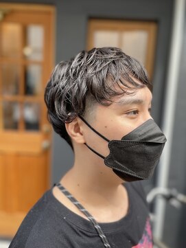 トレパルッキエーレ(tre parrucchiere) ［-tre-］メンズふんわりパーマ　20代/30代