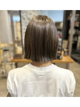 バルベストーキョーサウス(BARBES TOKYO SOUTH) ぷつっと感が可愛いハイライトボブ【和泉】
