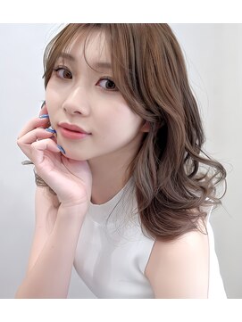 シェリー(Cherie) ハネミディアムインナーカラー小顔ウルフカット