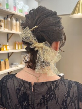 ポジ(poji) アレンジ　艶髪　髪質改善　ヘアセット　編みおろし　顔まわり