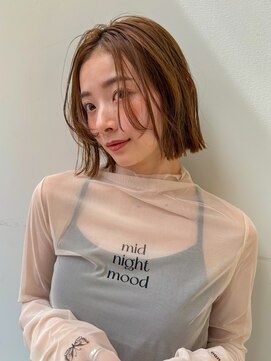 ニモ(NIMO.) ボブミルクティーベージュミニボブくびれボブ切りっぱなしボブ