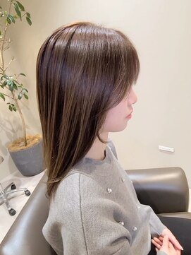 エスティアム(S.TIAM.) 透明感あるベージュカラー