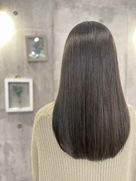 トルチュディジャンナ(Tortue de Janna) 透明感あるアッシュカラー