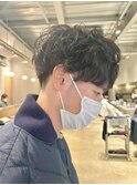 スーツ短髪ツーブロック束感モテる黒髪シークレットパーマ流行