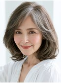 40代の白髪を活かす上品ショートボブ