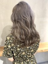 ニキータ(Nikiita)&nbsp;くすみグレージュ＊ウェーブスタイル