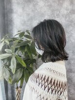 プロム(plom)&nbsp;【佐藤担当】ブルーブラック　外はねミディアム