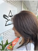 オリーブアッシュで綺麗な透明感を