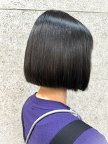 ガーディナ(Gardina)&nbsp;艶感　切りっぱなしボブ　アッシュカラー　20代30代　透明感