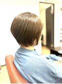 人気のクビレショートで“どん”