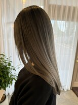 リーラ(Lila) 退色を活かしたブリーチなしシャドールーツ