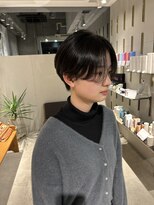 ミリ(milli Produce by ITAKURA)&nbsp;大人女性のセンターパート毛流れショート