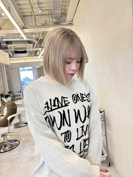 アナ ラーナ(Anna Lanna) 柔らかミルクティーブロンド×ぷつっとボブ