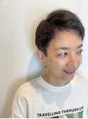 抜け感と凛々しさが共存する、ジェンダーレスショート