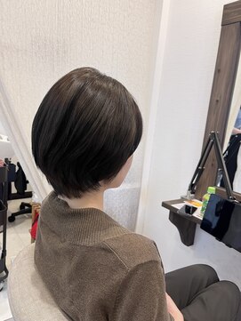 エゼル(Esell) 女性らしさ引き立てるショートスタイル