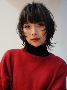 ショートウルフ／黒髪／ウルフカット／ストレートパーマ