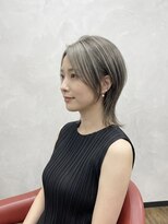グレネイド(grenade)&nbsp;大人可愛いネオウルフ×透明感グレージュで魅せる小顔ショート