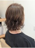 くせ毛を楽しむミディアムレイヤー