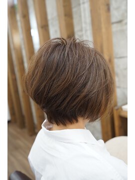 クレイヴ(CRAVE) 軽いのにまとまるショートボブ