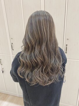 チェレ ロッソ 金剛店(Chere rosso) 【デザインカラー×ハイライト】アッシュベージュでイマドキ女子