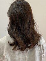 メイプルフェロー(MAPLE fellow)&nbsp;20代30代40代艶感ナチュラルアッシュグレージュ透明感ロング