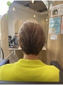 明るく白髪ぼかしショート