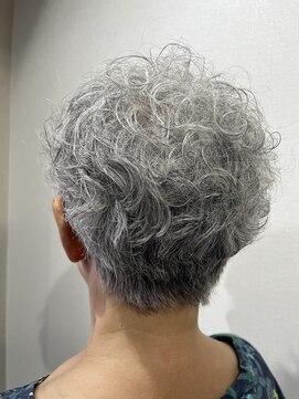 グルグル 新小岩店(GULGUL) ☆グレイヘアのボリュームアップパーマスタイル