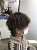 波巻きウルフ(刈り上げツーブロック黒髪パーマ)
