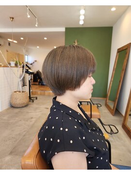 ヨハク(yohak) ショートボブ×カーキ