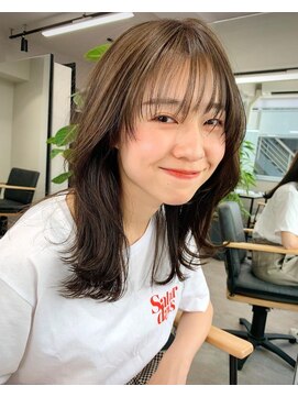 オグジュアリー 表参道(aux.) ミディアムレイヤースタイル