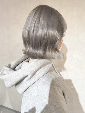 アイ(_i) 【CYAN】#10代#20代#シルバー#外ハネボブ#ブリーチ